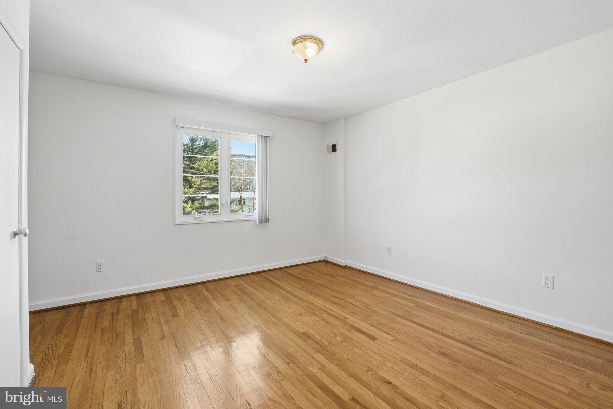 5364 Pooks Hill Road Bethesda, MD 20814 - Photo 13 of 25 an empty room with a window