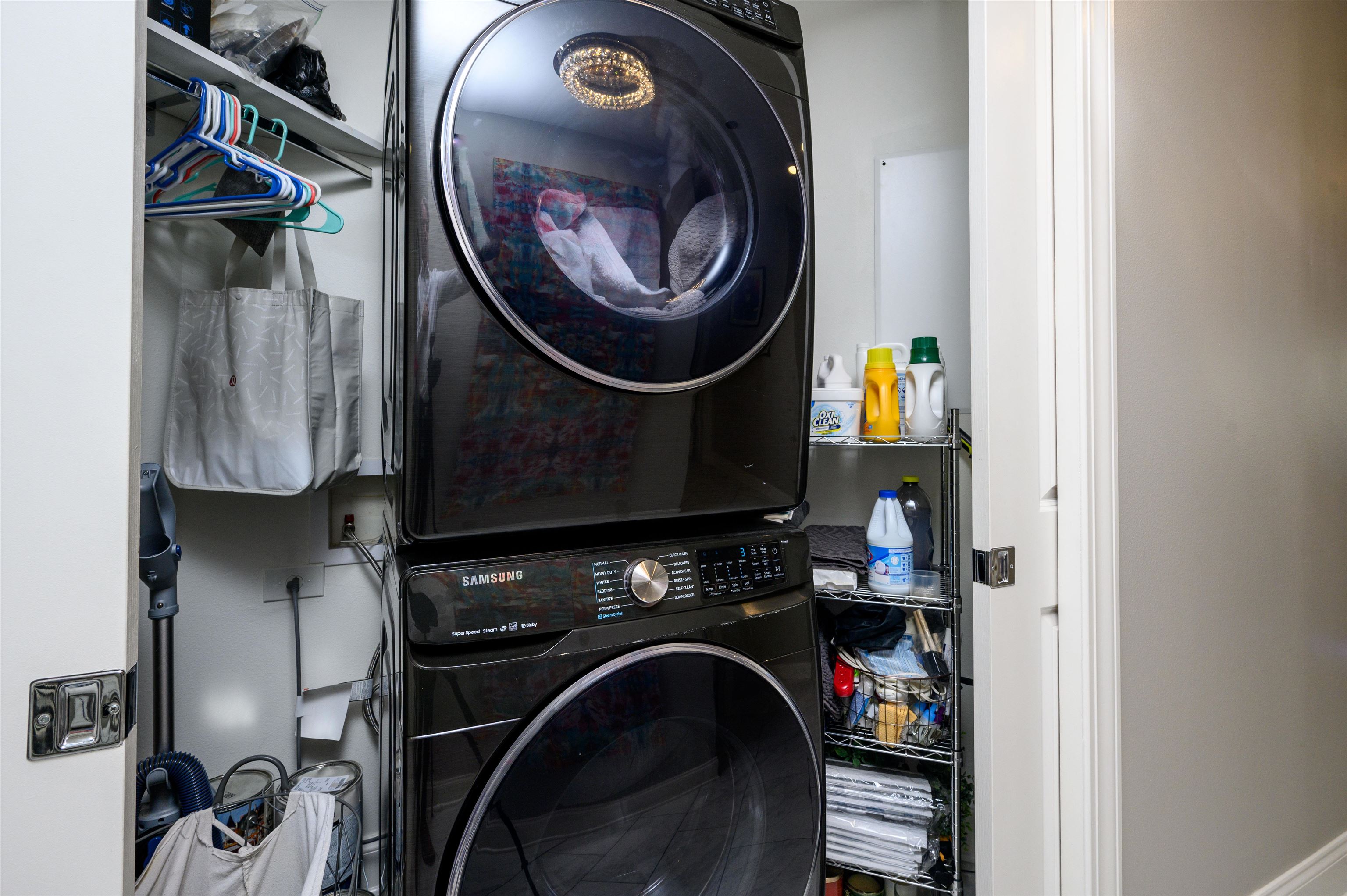 717 Riverside Drive, Unit 510 Memphis, TN 38103 - Photo 16 of 34 a utility room with dryer and washer