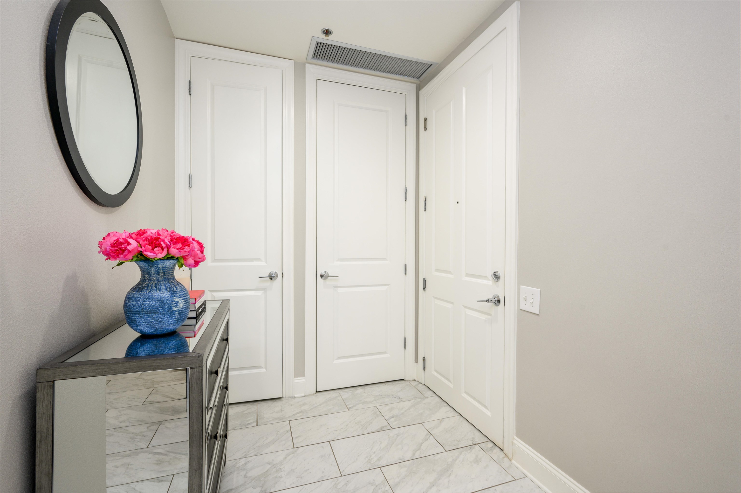 717 Riverside Drive, Unit 510 Memphis, TN 38103 - Photo 2 of 34 a view of a mirror in a house