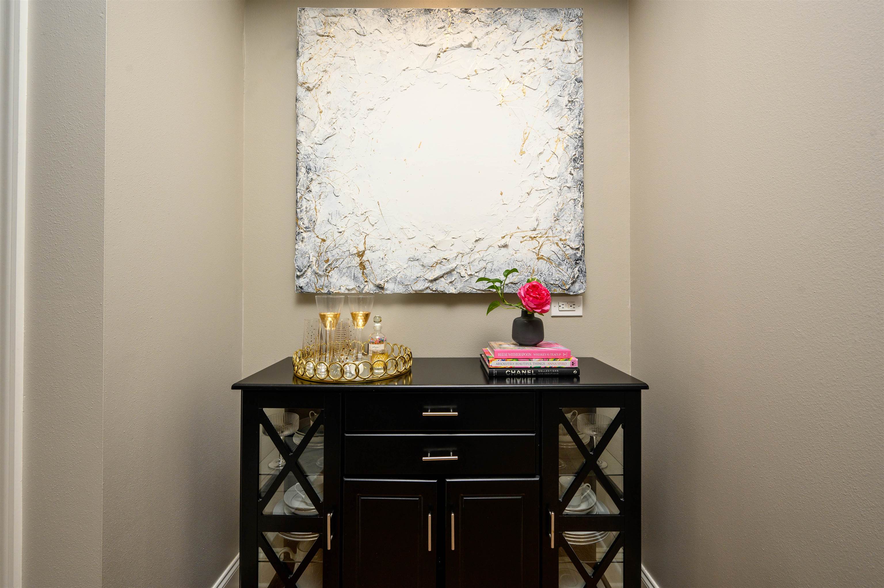717 Riverside Drive, Unit 510 Memphis, TN 38103 - Photo 5 of 34 a dining room with furniture and window