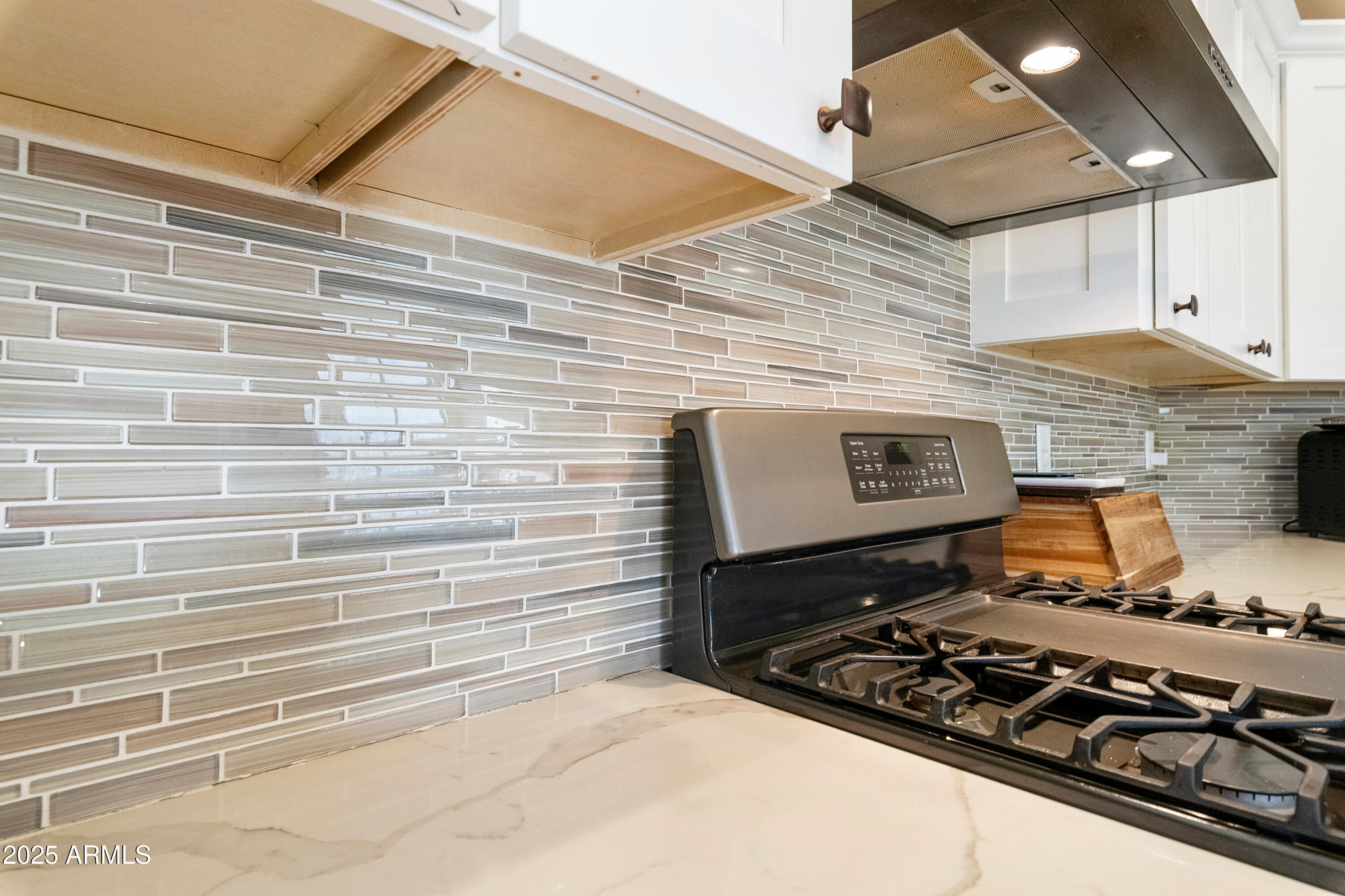 4727 East Azalea Drive Gilbert, AZ 85298 - Photo 12 of 46 a stove top oven sitting inside of a kitchen