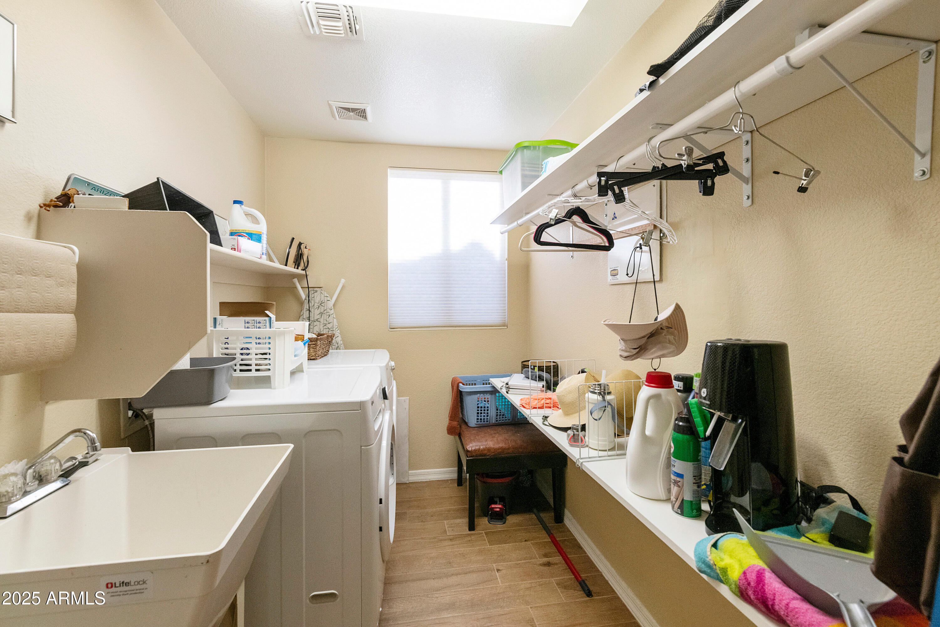 4727 East Azalea Drive Gilbert, AZ 85298 - Photo 21 of 46 a very nice looking room with a couch