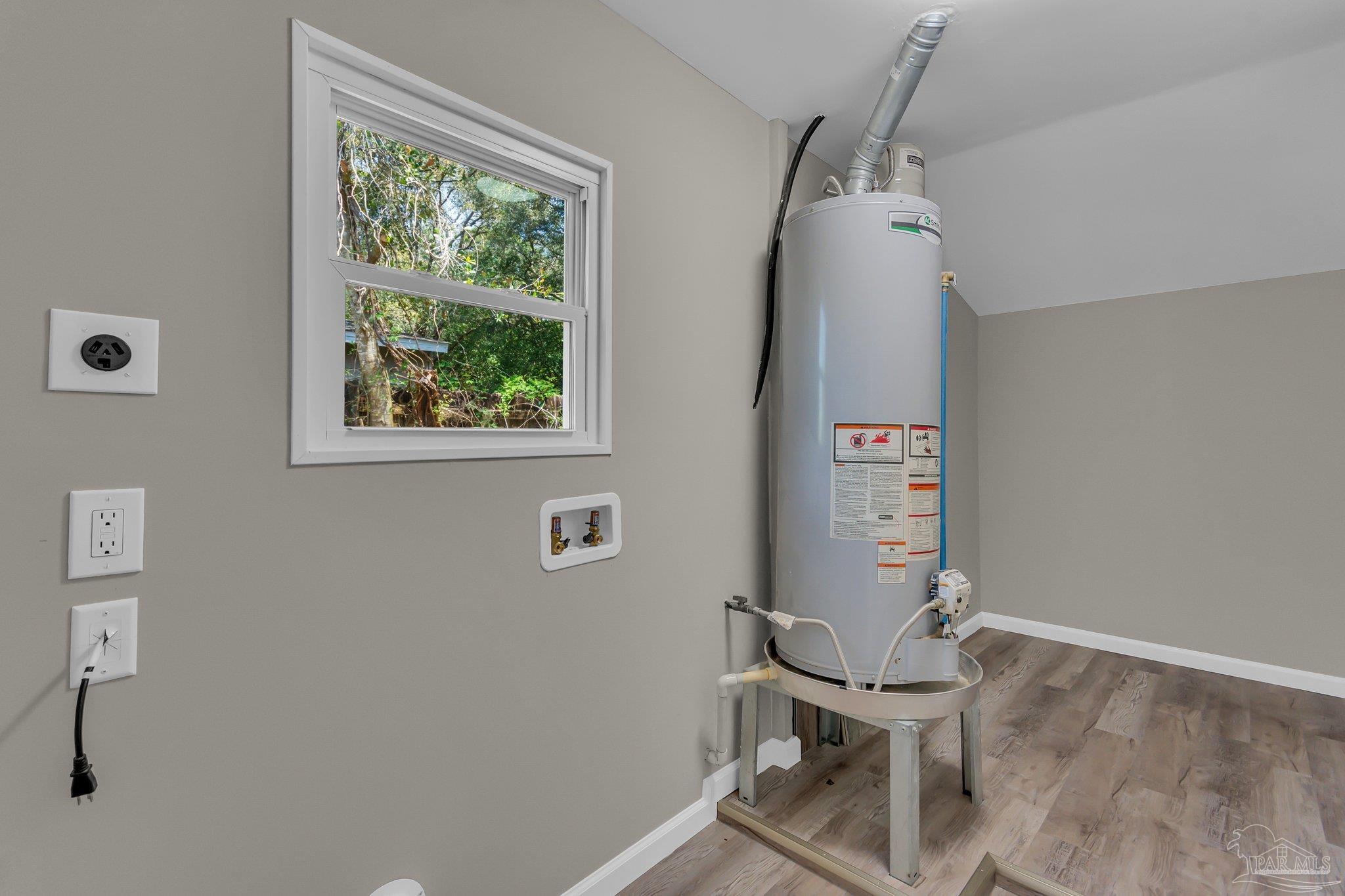 5636 Avondale Road Pensacola, FL 32526 - Photo 20 of 22 a view of a workspace with furniture and a window