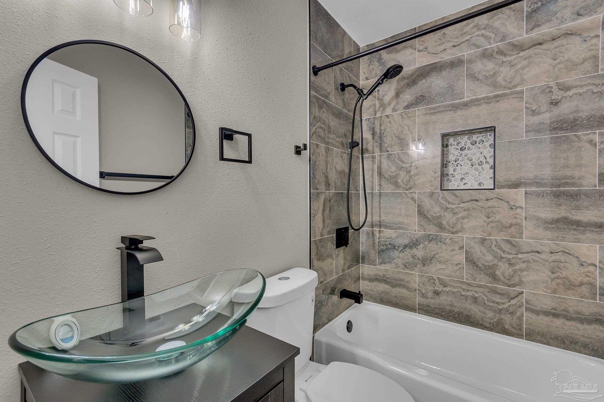 5636 Avondale Road Pensacola, FL 32526 - Photo 10 of 22 a bathroom with a sink and bathtub