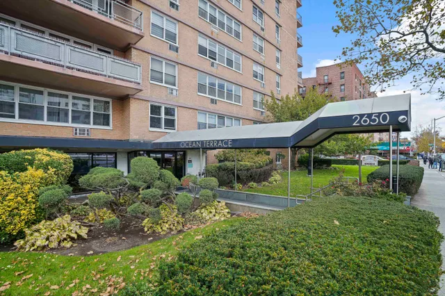 $378,000 | 2650 Ocean Parkway, Unit 6P | Gravesend