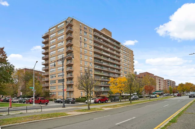 $378,000 | 2650 Ocean Parkway, Unit 6P | Gravesend