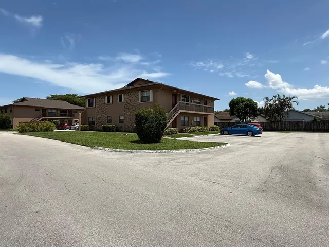 $199,500 | 10056 Winding Lake Road, Unit 204, Sunrise, FL 33351