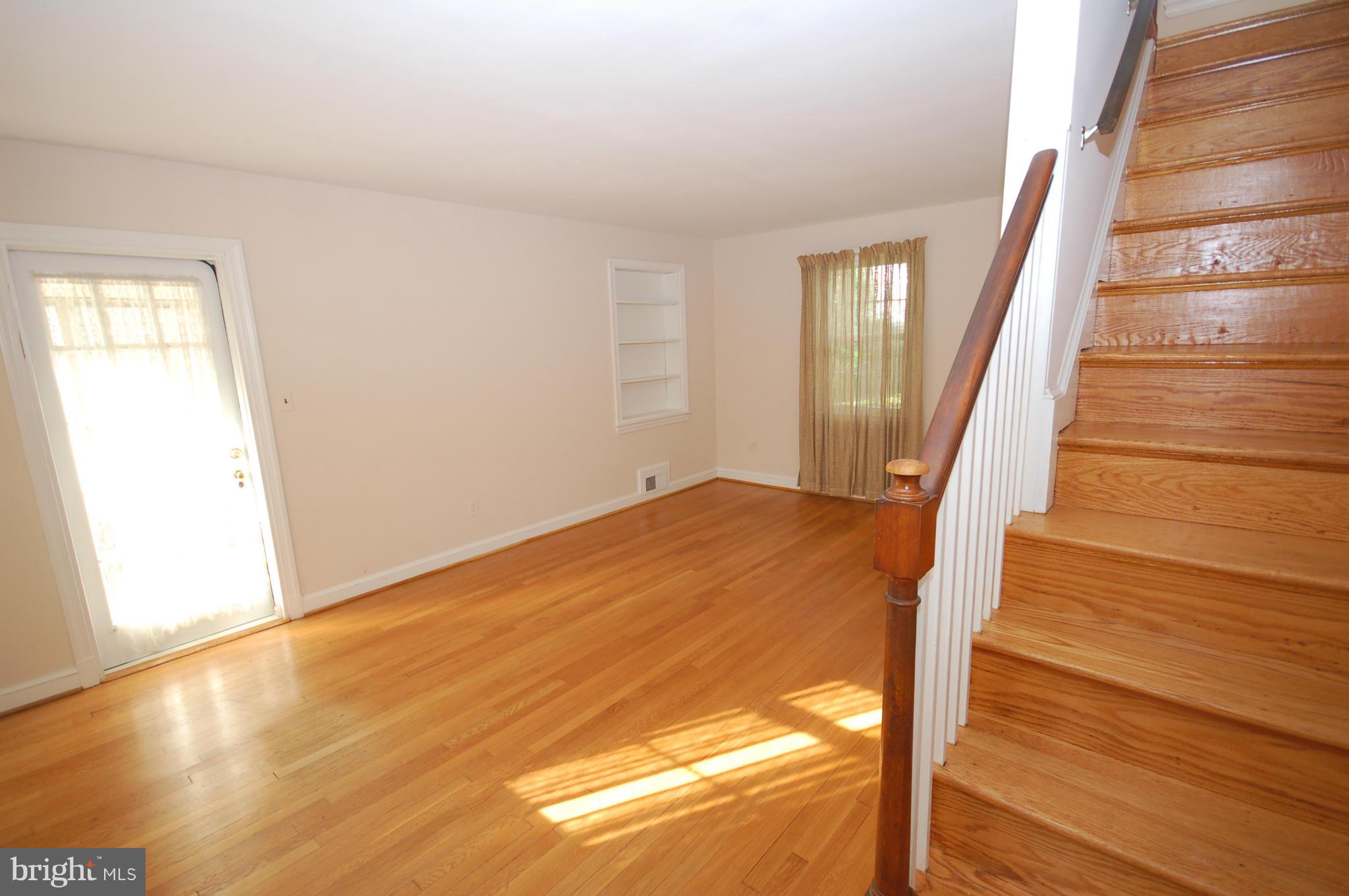 9209 Glenville Road Silver Spring, MD 20901 - Photo 4 of 30 Living Room