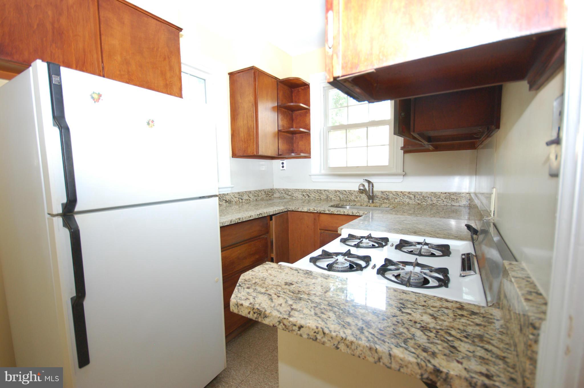 9209 Glenville Road Silver Spring, MD 20901 - Photo 9 of 30 Granite Counters