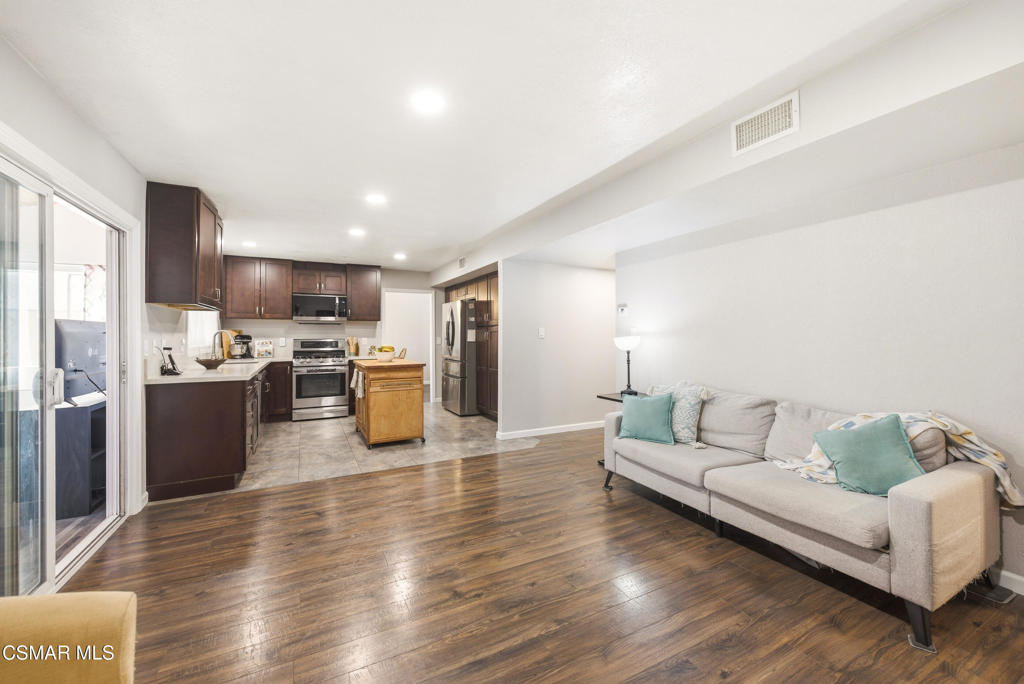 6524 Menlo Street Simi Valley, CA 93063 - Photo 17 of 51