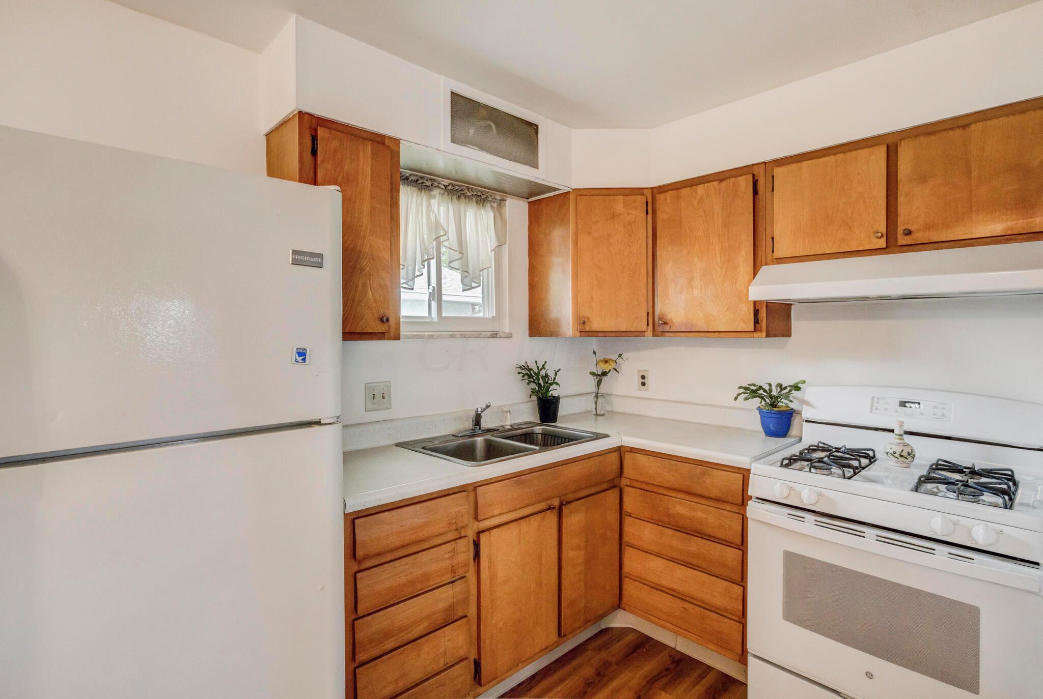 1502 Norma Road Columbus, OH 43229 - Photo 6 of 14 Kitchen