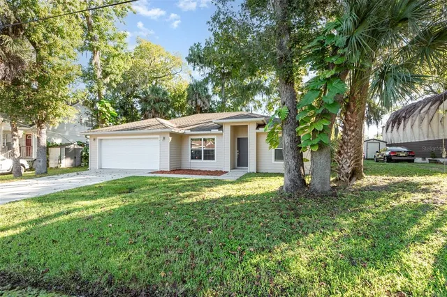 a view of a house with a yard