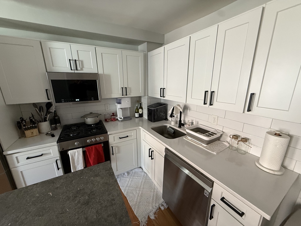 204 Endicott Street, Unit 2 Boston, MA 02113 - Photo 4 of 14