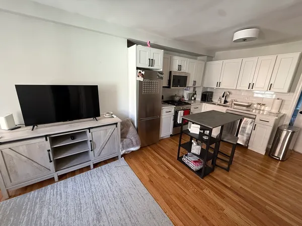 $3,450 | 204 Endicott Street, Unit 2, Boston, MA 02113