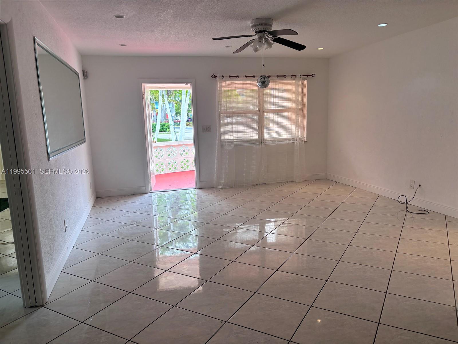 839 South Highland Drive, Unit RIGHT Hollywood, FL 33021 - Photo 5 of 28 Photo 5