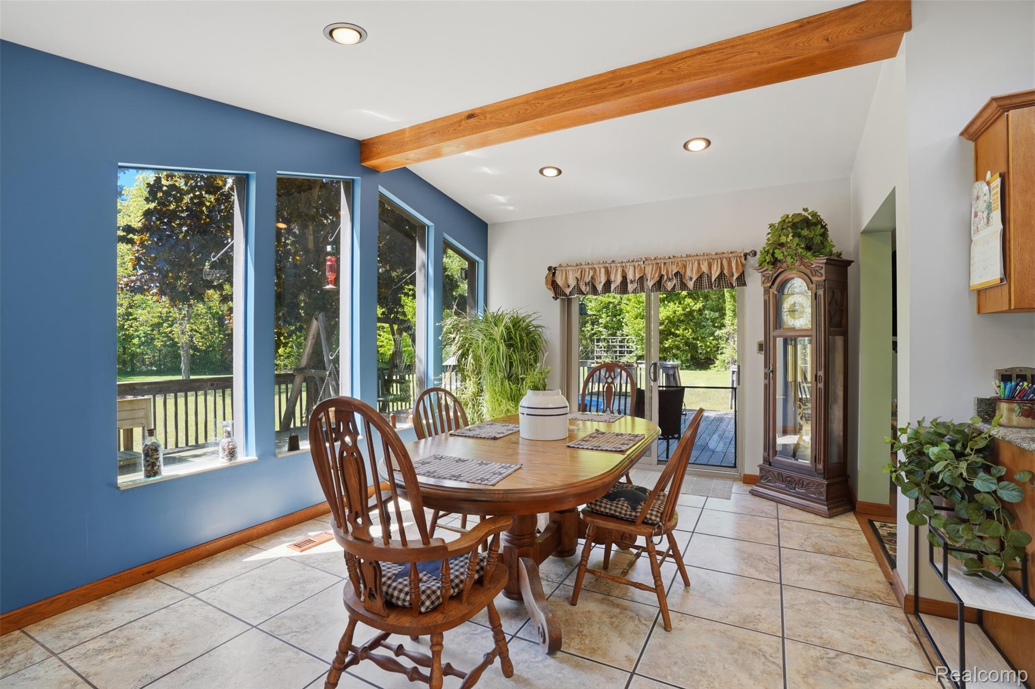 3167 Roods Lake Road Lapeer, MI 48446 - Photo 6 of 38 Dining room.
