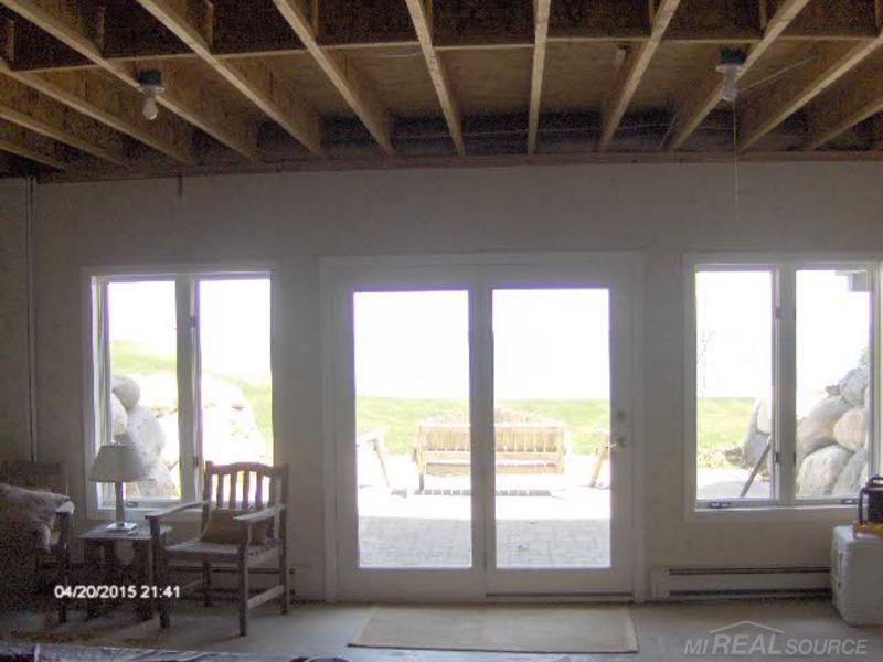 6205 Lakeshore Road Lexington, MI 48450 - Photo 9 of 14 31245328-8.JPG