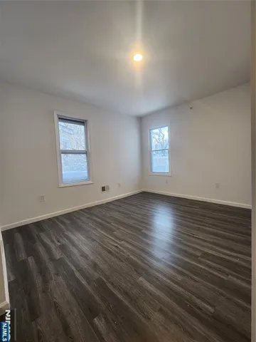 $2,600 | 818 South 12th Street, Newark, NJ 07108