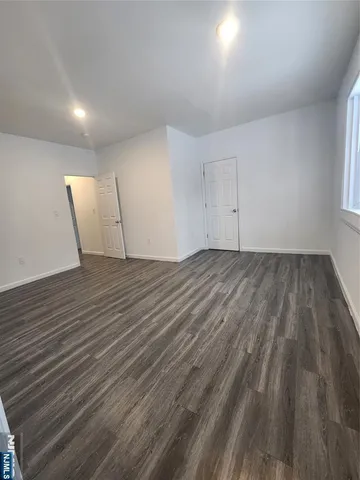 $2,600 | 818 South 12th Street, Newark, NJ 07108