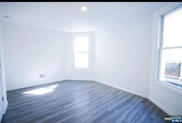 $2,600 | 818 South 12th Street, Newark, NJ 07108