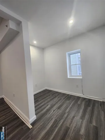 $2,600 | 818 South 12th Street, Newark, NJ 07108