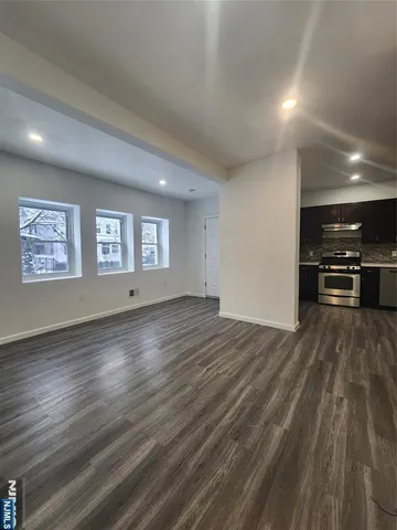 $2,600 | 818 South 12th Street, Newark, NJ 07108