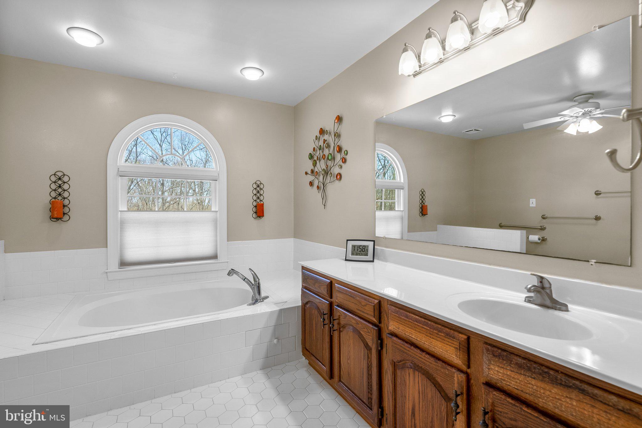 7180 Baldwin Ridge Road Warrenton, VA 20187 - Photo 28 of 46 Primary Suite Bathroom