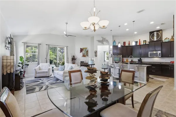 $445,000 | 124 South Hummingbird Place, Palm Coast, FL 32164
