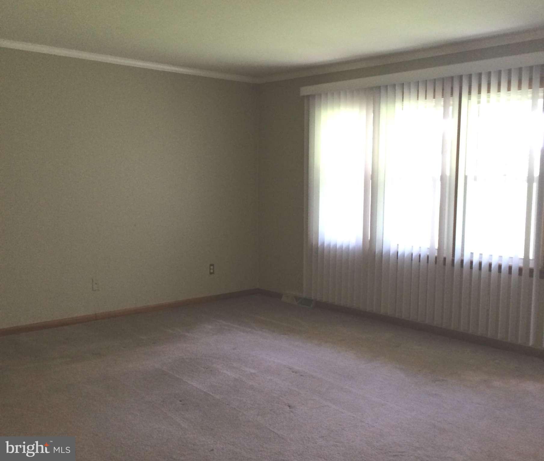 5541 Emory Road Upperco, MD 21155 - Photo 4 of 19 Living Room