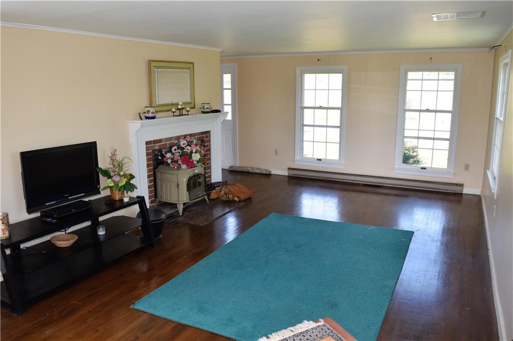 36 Madockawando Road Castine, ME 04421 - Photo 8 of 32 Living room