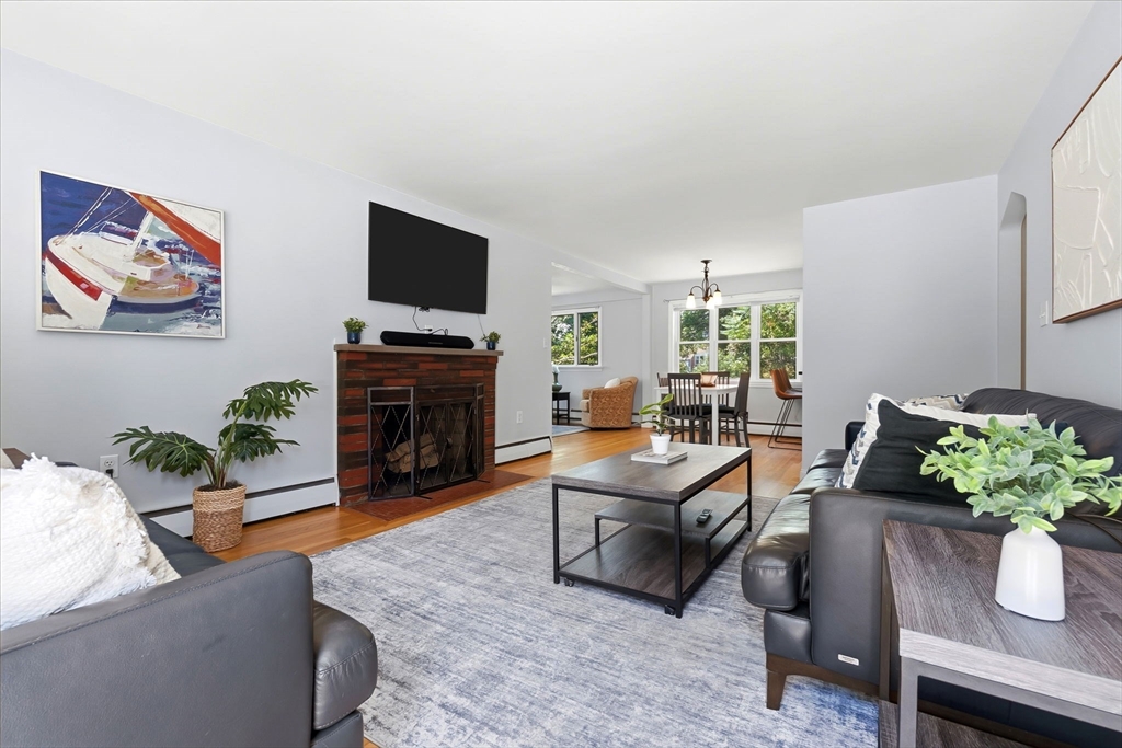 542 Trapelo Road Waltham, MA 02452 - Photo 4 of 42