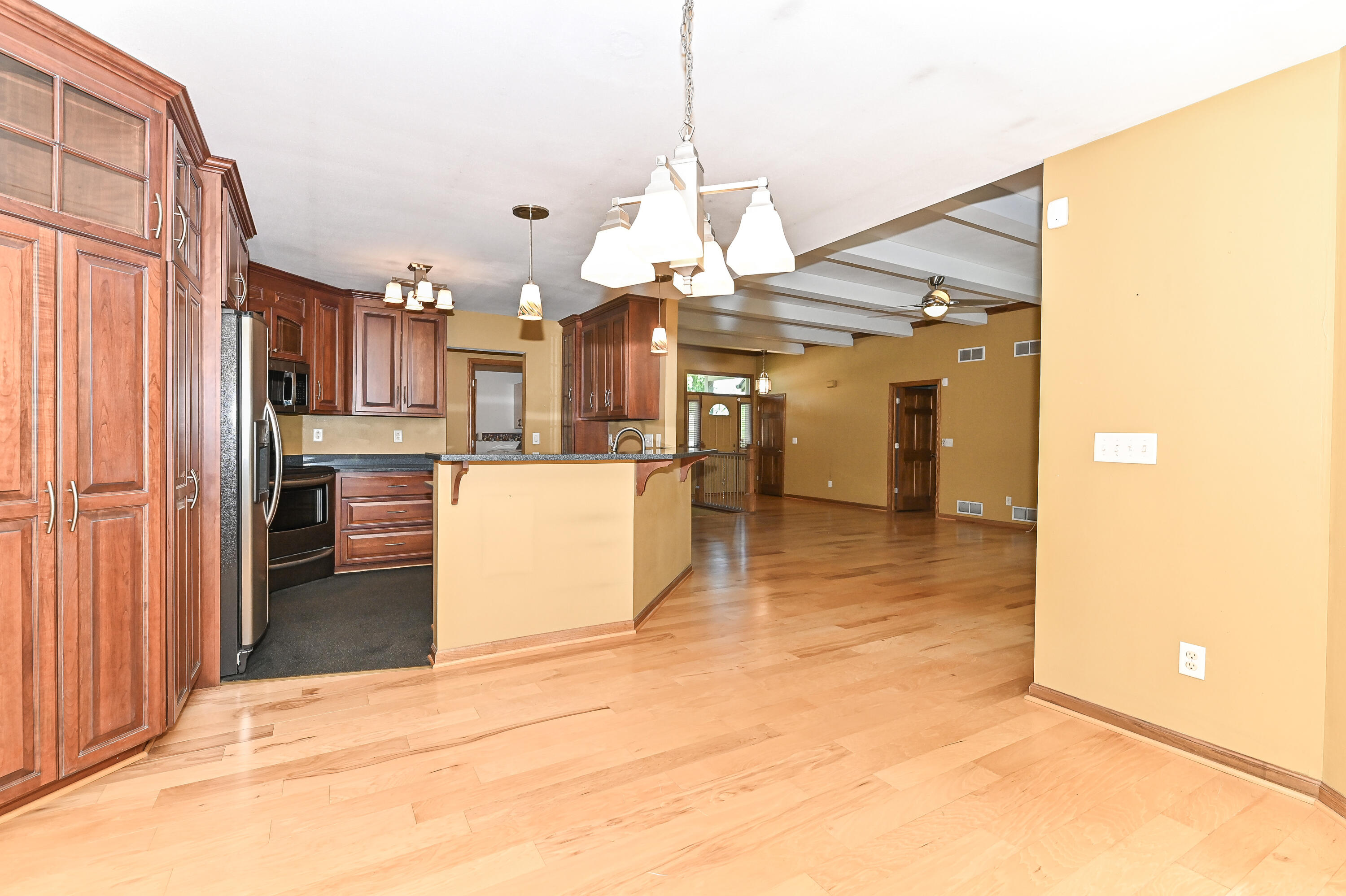 422 Eastern Trail Mukwonago, WI 53149 - Photo 13 of 49 Dinette