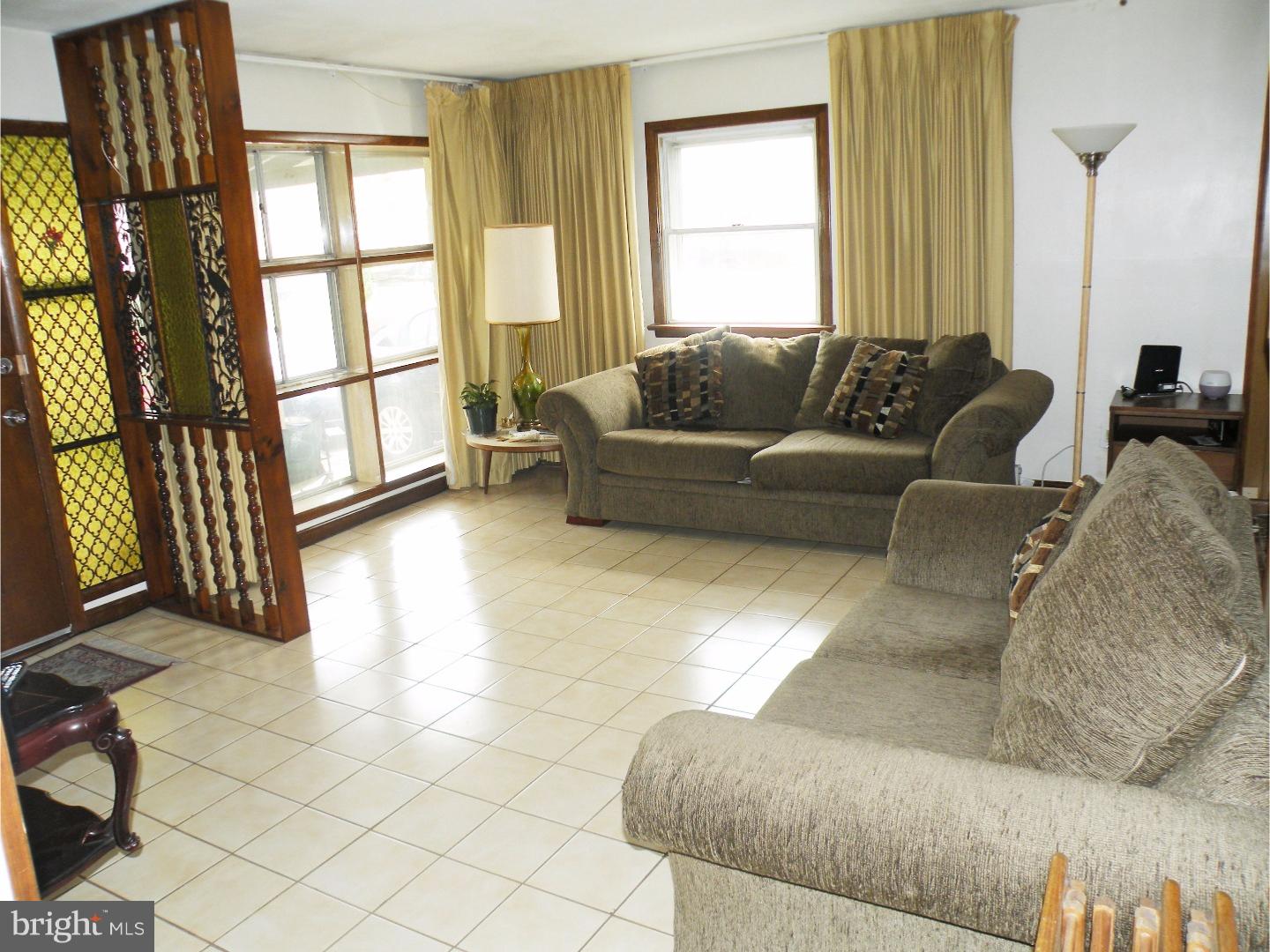 11036 Stevens Road Philadelphia, PA 19116 - Photo 4 of 7 Living Room