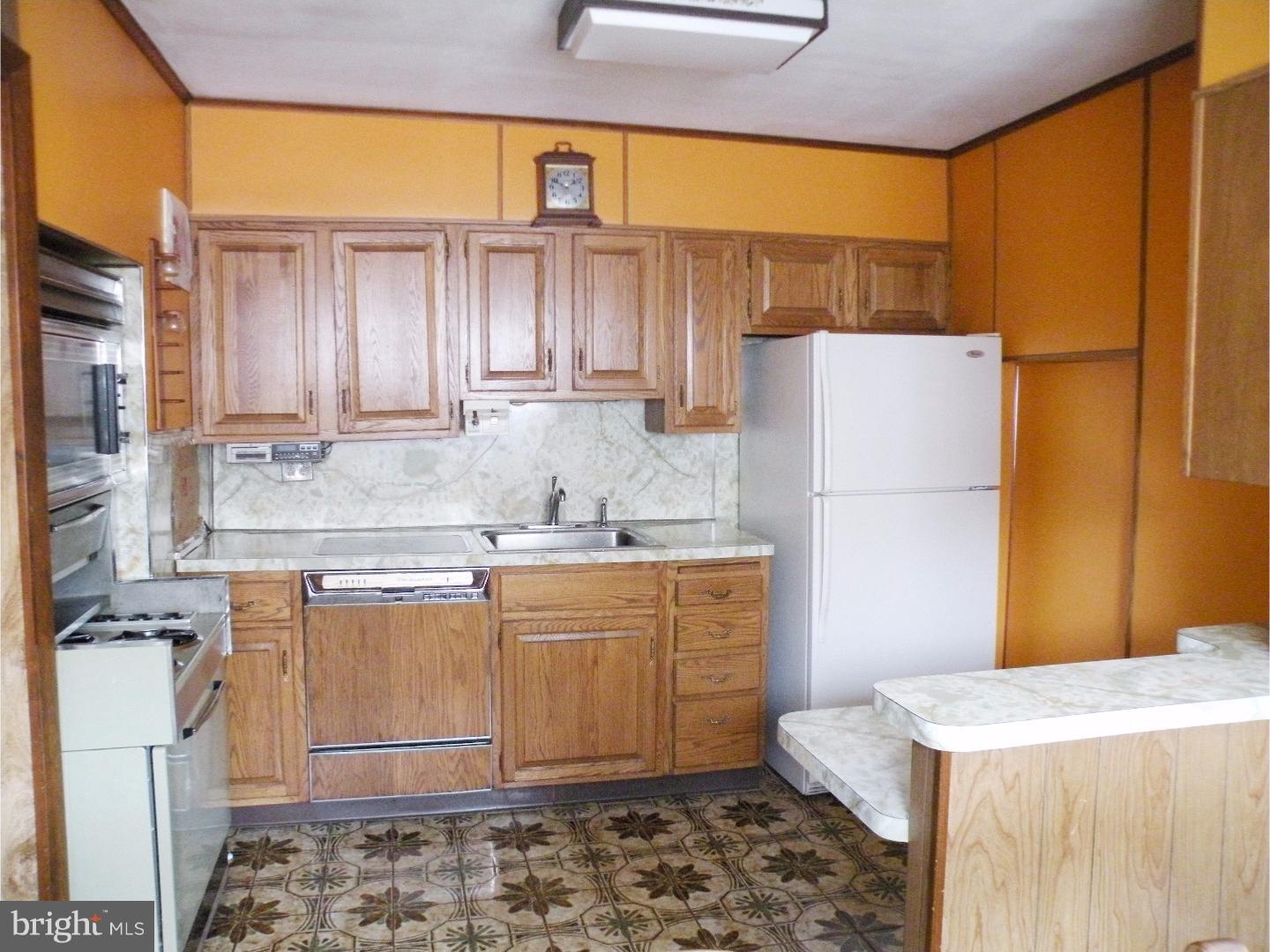 11036 Stevens Road Philadelphia, PA 19116 - Photo 6 of 7 Kitchen