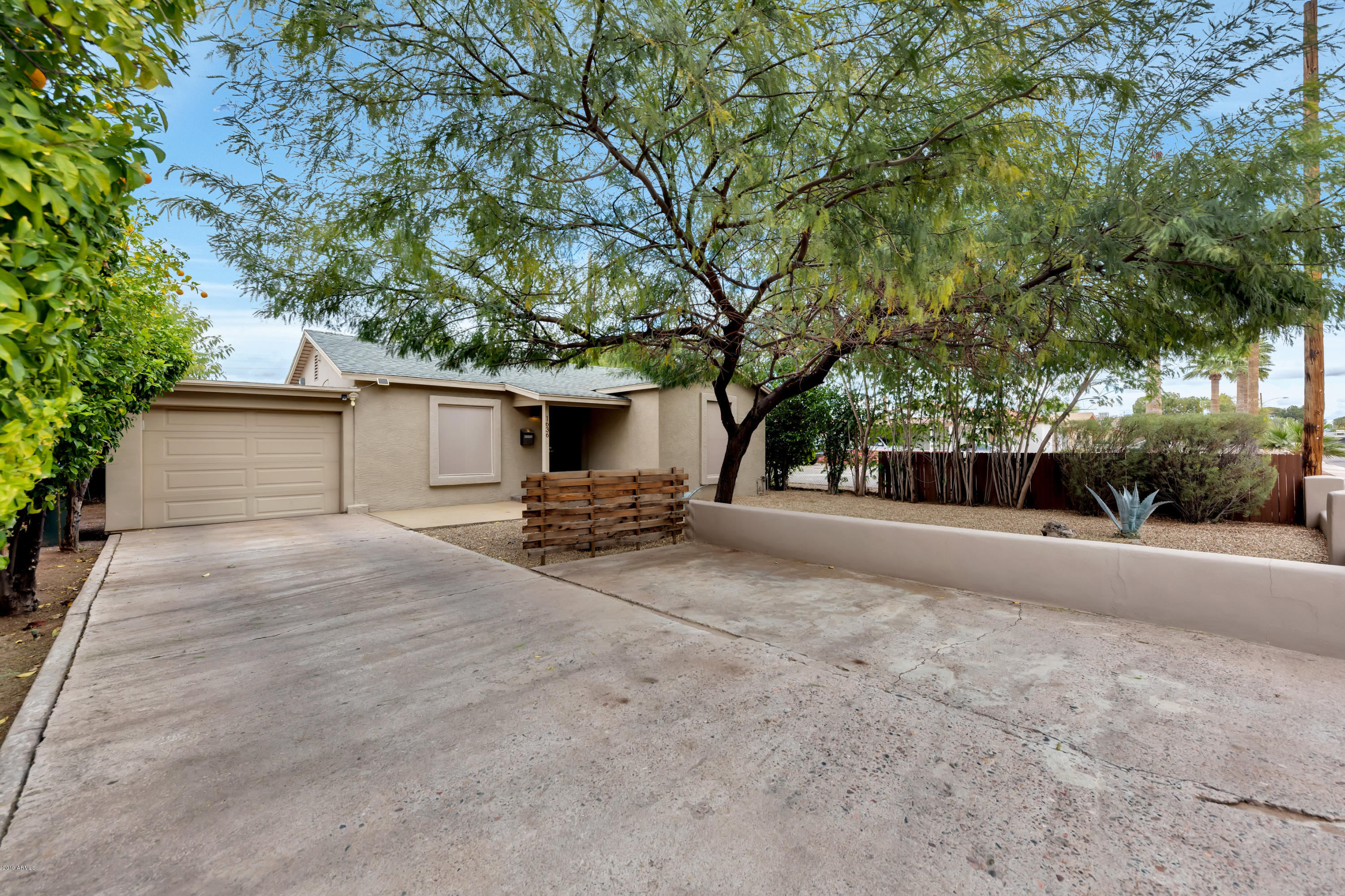 1636 East Cheery Lynn Road Phoenix, AZ 85016 - Photo 23 of 23 rsz_1636_e_cheery_lynn_front_side_view