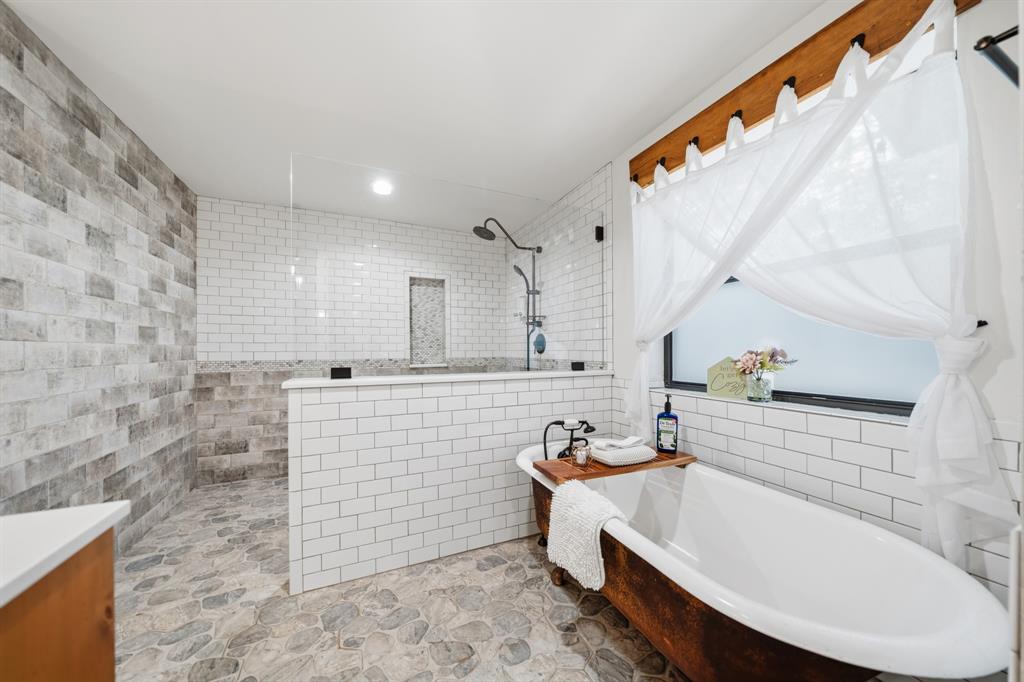 2731 Garrett Lane China Spring, TX 76633 - Photo 36 of 36 a bathroom with a bathtub and sink