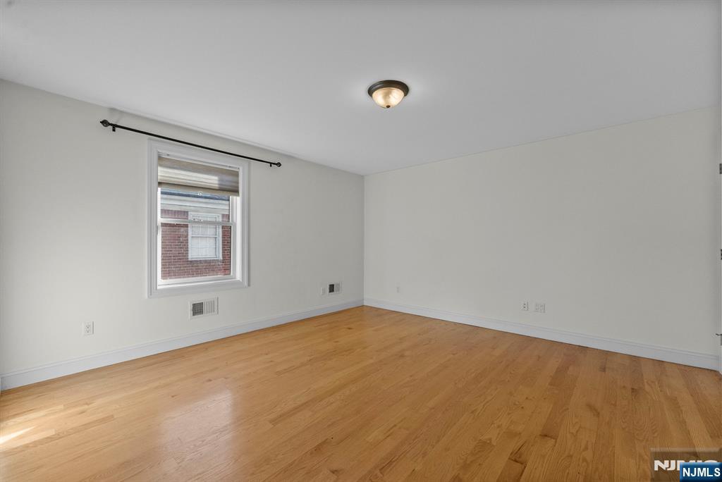 165 Fort Lee Road Teaneck, NJ 07666 - Photo 11 of 20