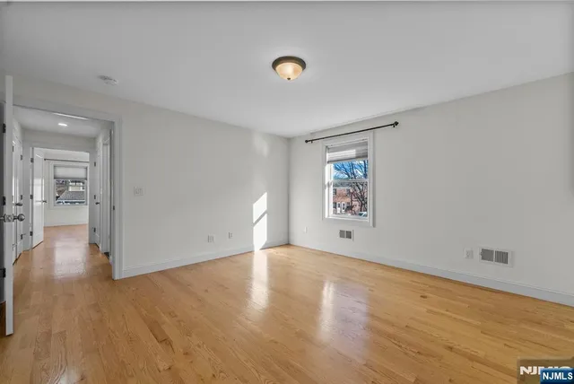 $4,100 | 165 Fort Lee Road, Teaneck, NJ 07666