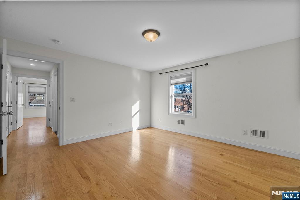 165 Fort Lee Road Teaneck, NJ 07666 - Photo 12 of 20