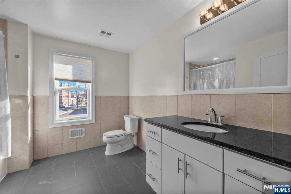 165 Fort Lee Road Teaneck, NJ 07666 - Photo 15 of 20