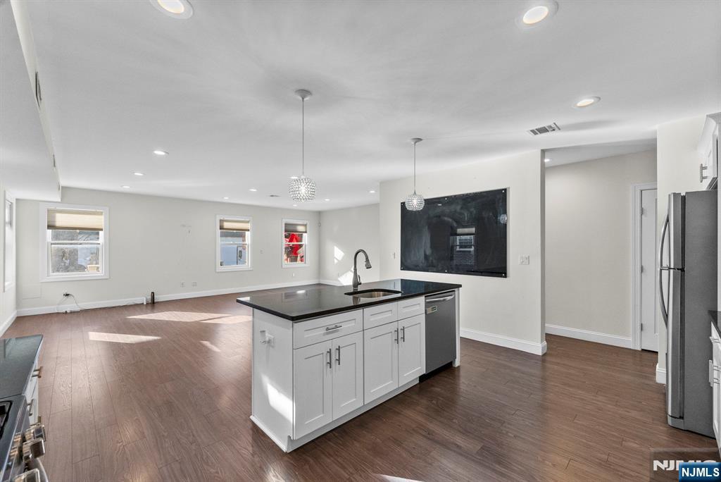 165 Fort Lee Road Teaneck, NJ 07666 - Photo 3 of 20