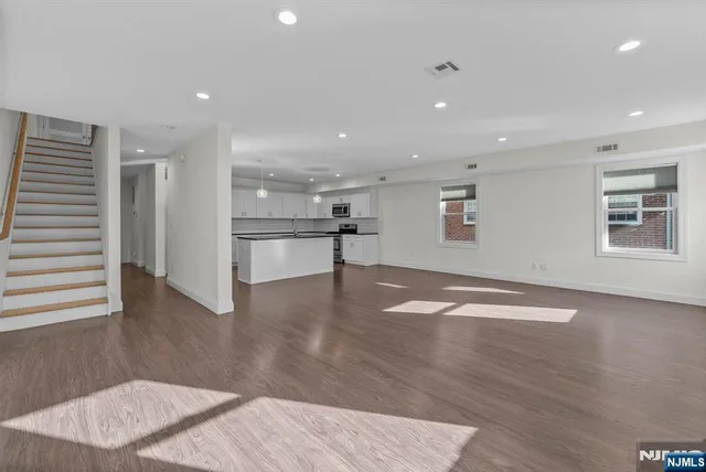 $4,100 | 165 Fort Lee Road, Teaneck, NJ 07666