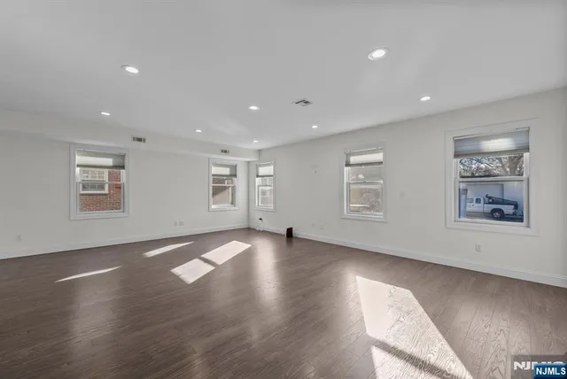 $4,100 | 165 Fort Lee Road, Teaneck, NJ 07666