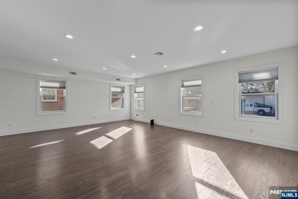 165 Fort Lee Road Teaneck, NJ 07666 - Photo 7 of 20