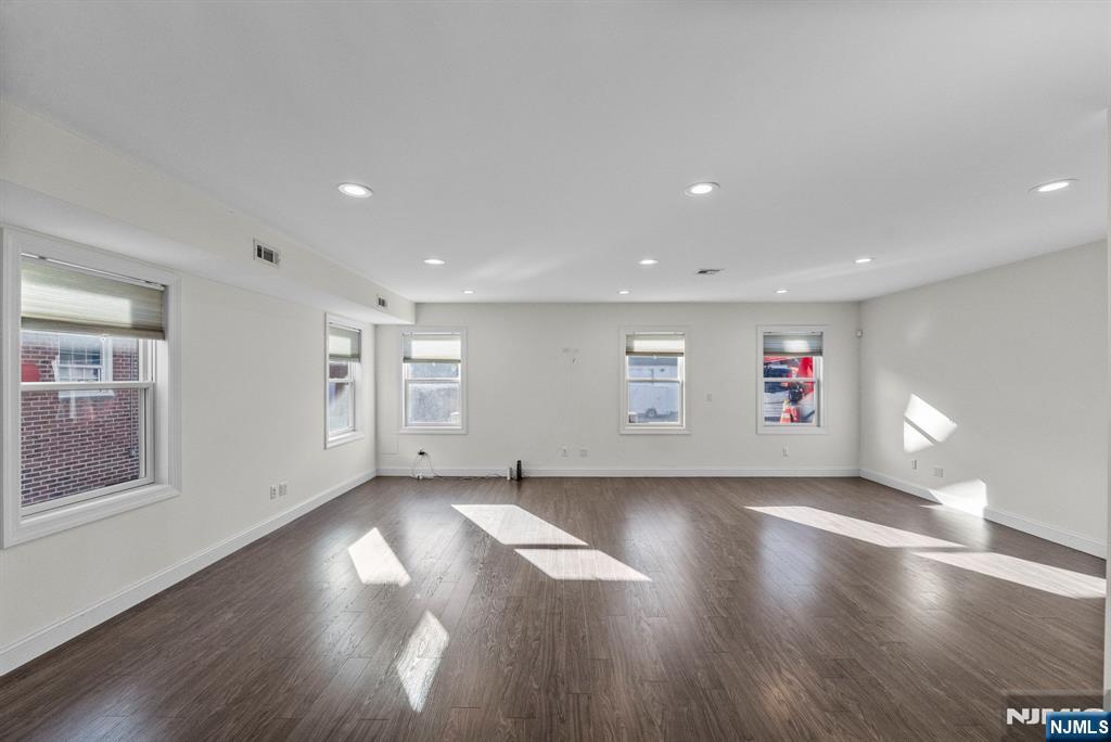 165 Fort Lee Road Teaneck, NJ 07666 - Photo 8 of 20