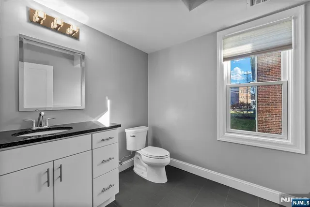 $4,100 | 165 Fort Lee Road, Teaneck, NJ 07666