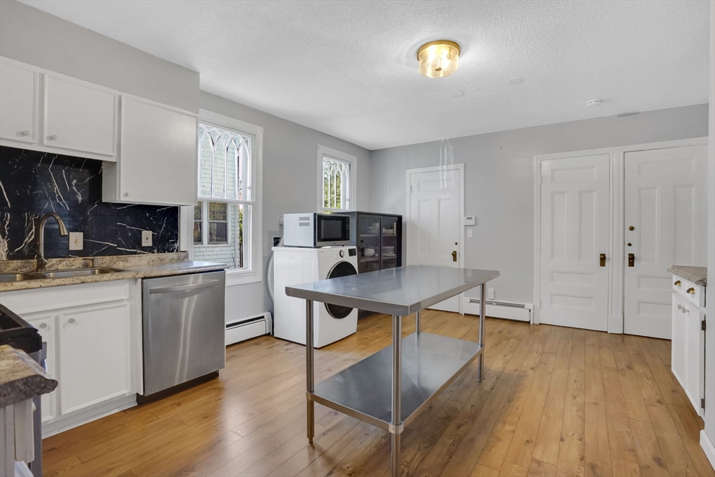 111 Magnolia Terrace Springfield, MA 01108 - Photo 15 of 42