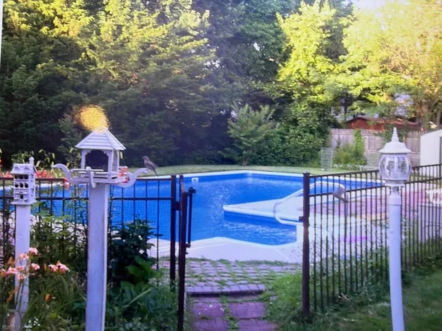 $600,000 | 4 Carriage Way, Hillsborough, NJ 08844