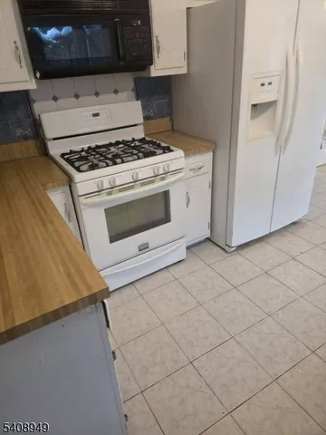 $600,000 | 4 Carriage Way, Hillsborough, NJ 08844