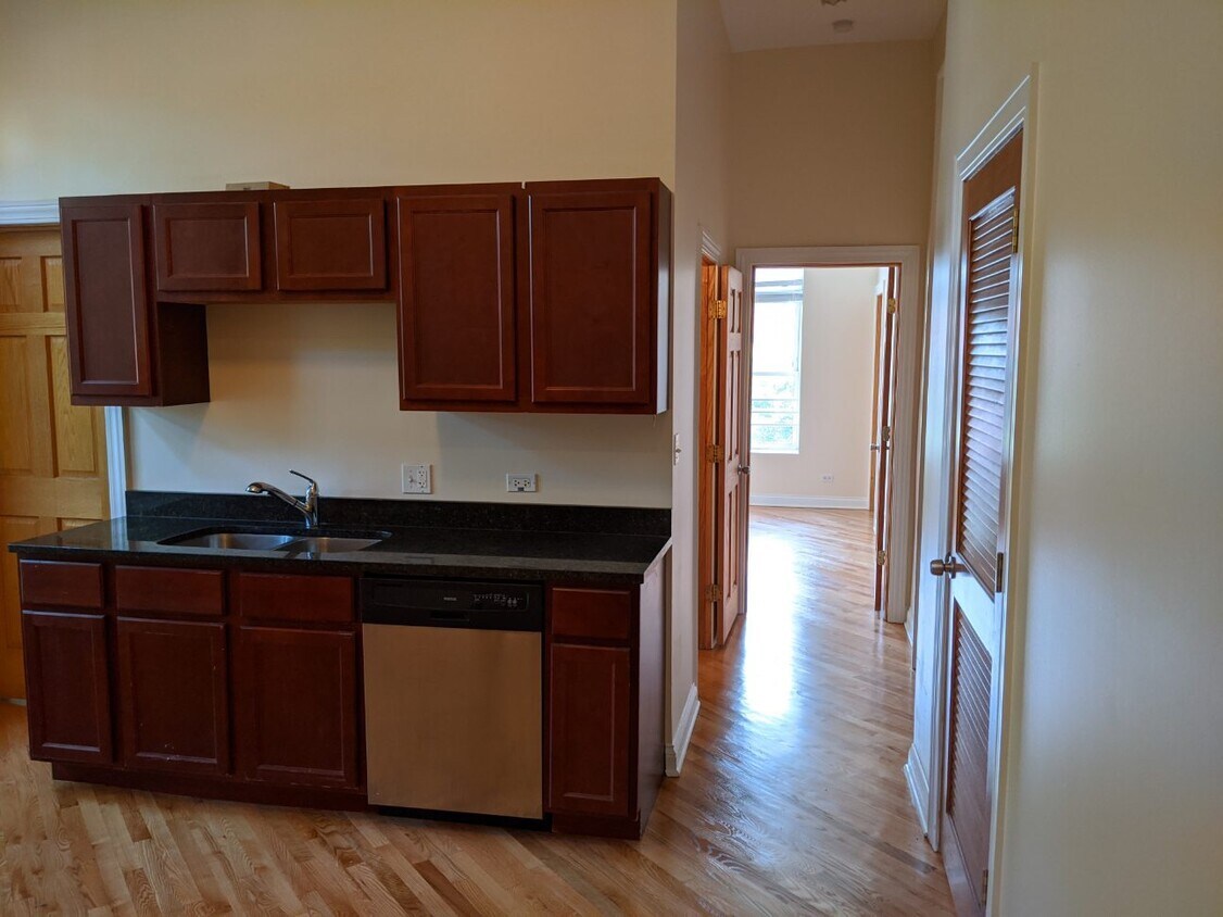 1100 West Taylor Street, Unit 3F Chicago, IL 60607 - Photo 4 of 9